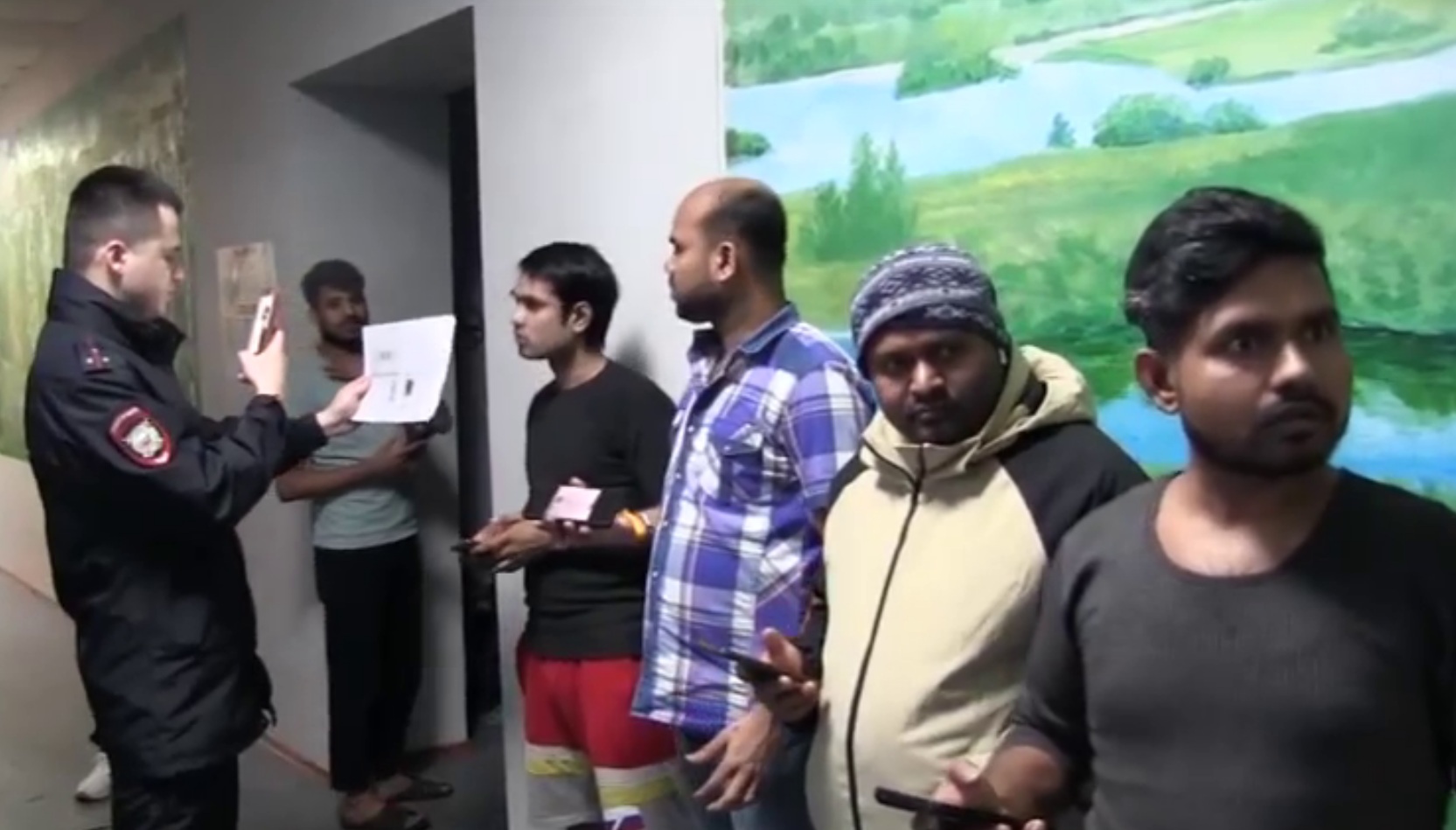 Из страны выдворят более 80 нелегалов, работавших в саратовских заведениях